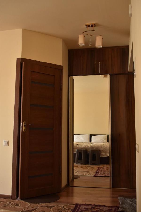 Напротив Спортивно-Концертного Комплекса Apartment Yerevan Ngoại thất bức ảnh