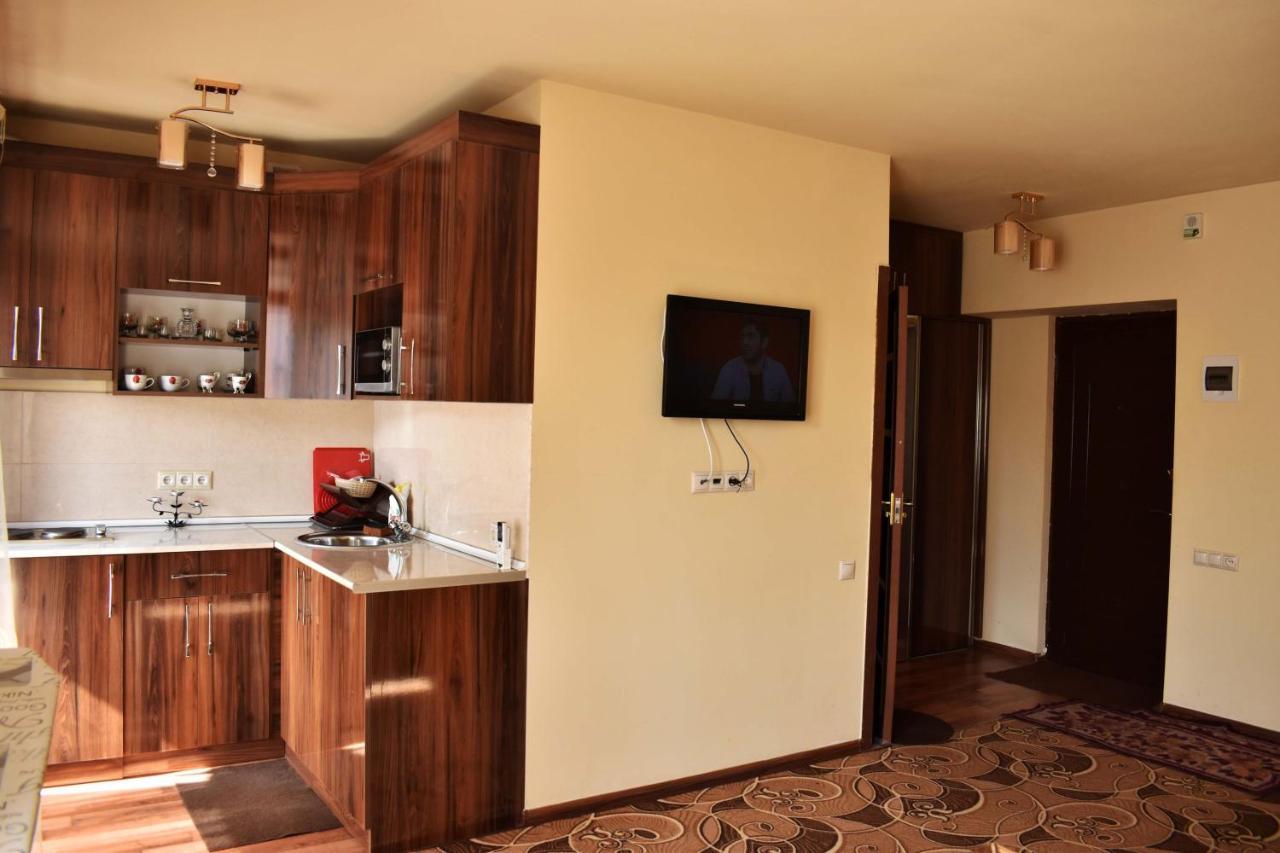 Напротив Спортивно-Концертного Комплекса Apartment Yerevan Ngoại thất bức ảnh