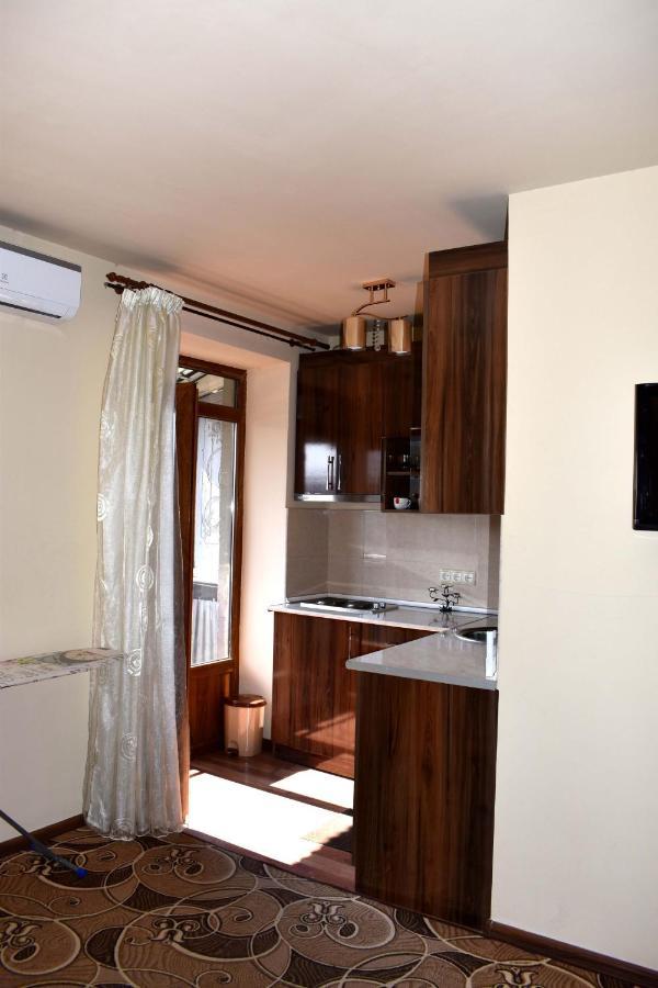 Напротив Спортивно-Концертного Комплекса Apartment Yerevan Ngoại thất bức ảnh