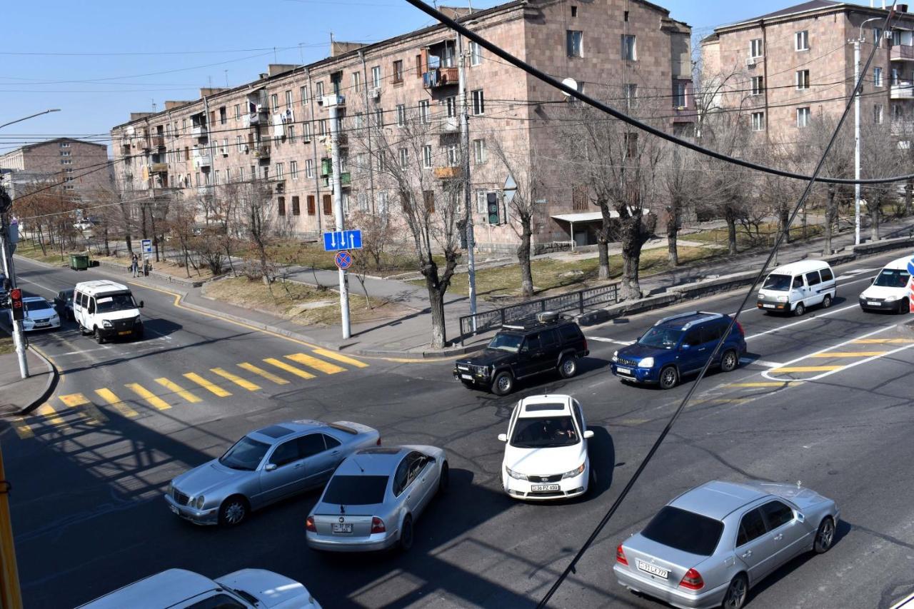 Напротив Спортивно-Концертного Комплекса Apartment Yerevan Ngoại thất bức ảnh