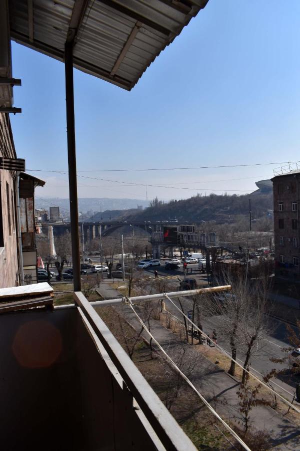 Напротив Спортивно-Концертного Комплекса Apartment Yerevan Ngoại thất bức ảnh